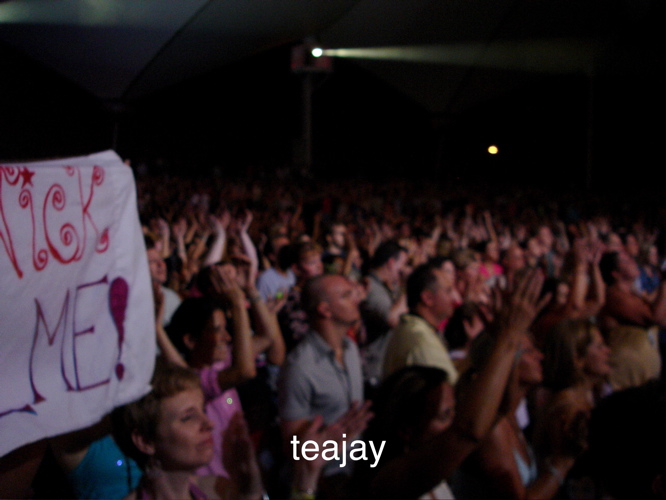 webvacrowdblurcallmenick