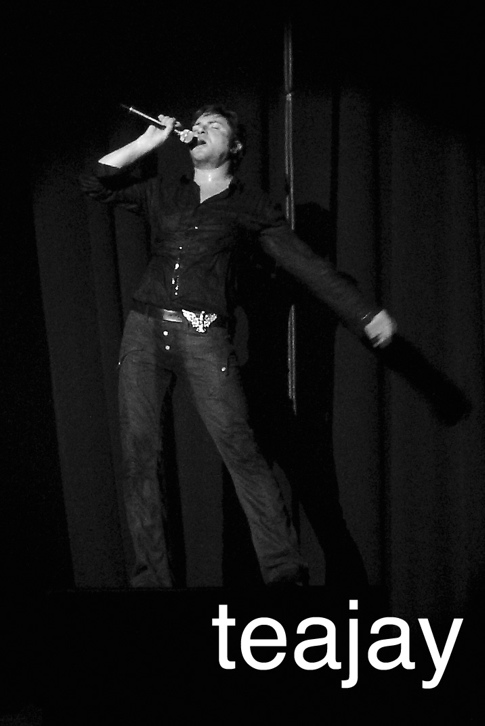 webvasispeakeyesclosedBW